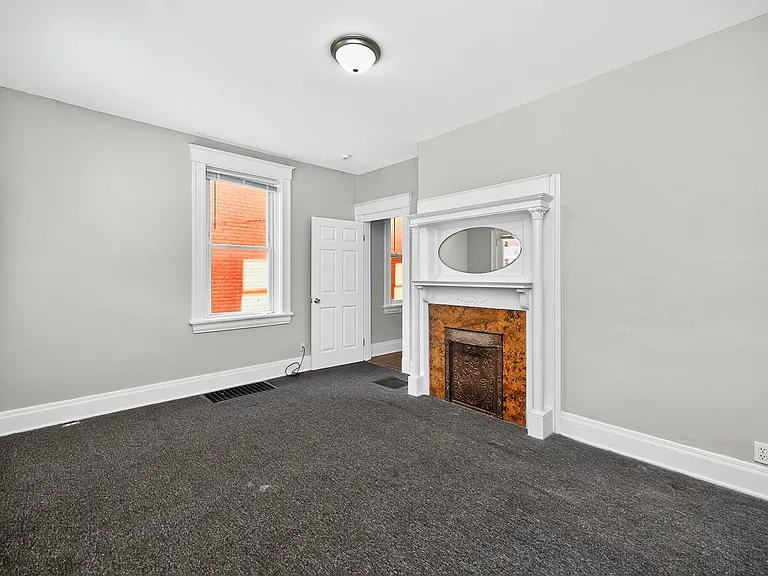 2359 Stratford Ave — Photo 5