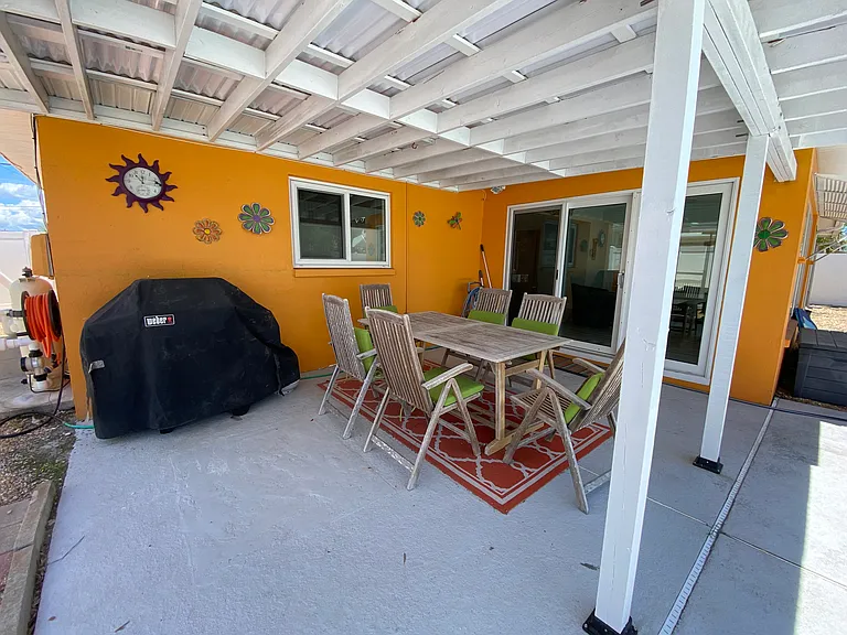 2560 E Vina Del Mar Blvd — Photo 17
