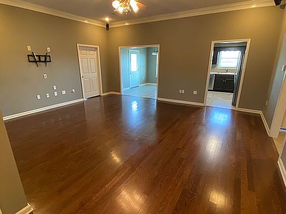 3rd image of 19 Hummingbird Dr