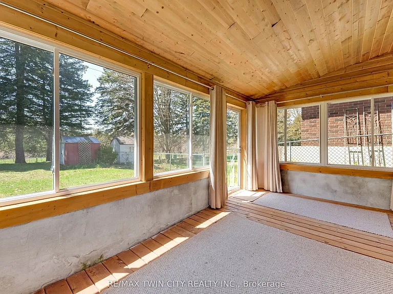 402 Lakeview Dr — Photo 32
