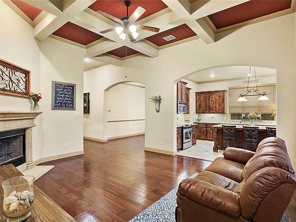 4th image of 1708 Medina Ln