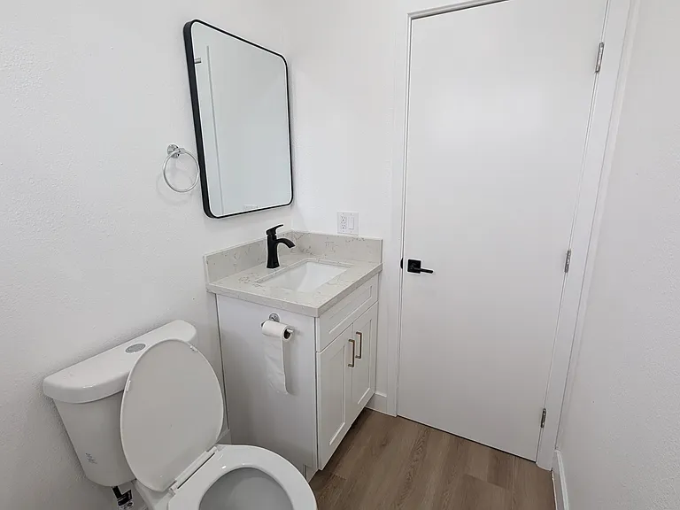 2901 Kenwood Ave #3 — Photo 9