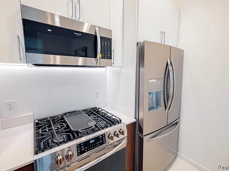 400 S Old Woodward Ave #207 — Photo 22