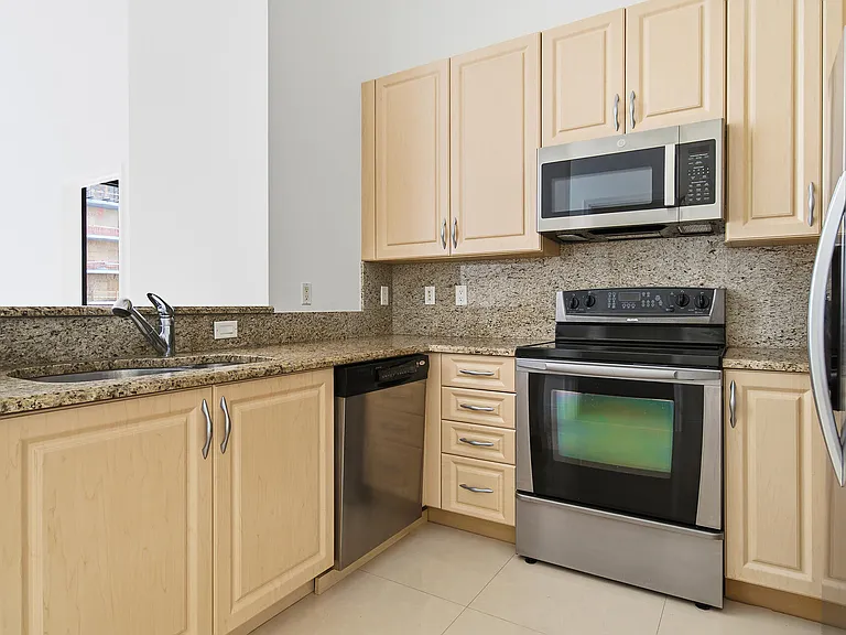 701 S Olive Ave #304 — Photo 6