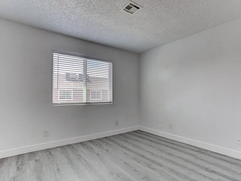 921 Snug Harbor St — Photo 17
