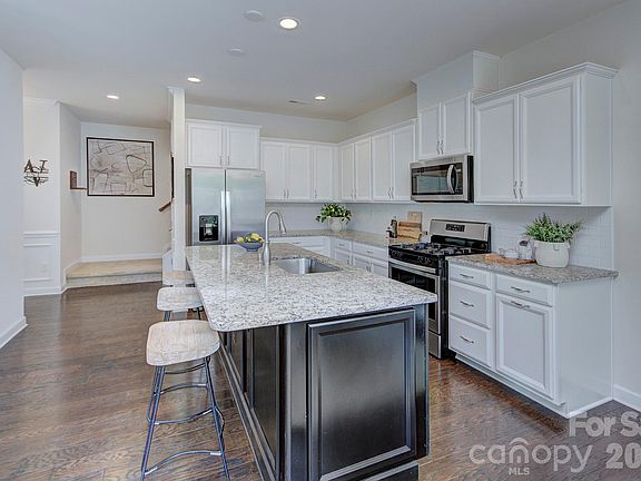 5th image of 9257 Glenburn Ln
