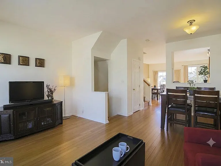 3512 Moon Way — Photo 4