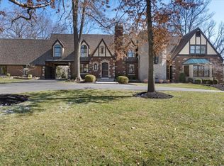 2124 N Geyer Rd, Saint Louis, MO 63131