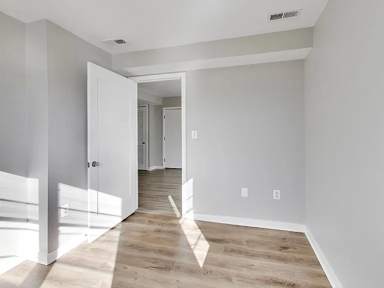 622-624 Girard St NE — Photo 10