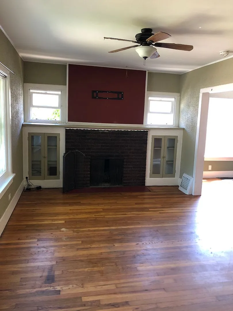 Spacious 2 Bedroom Home Ready To Welcome You — Photo 2