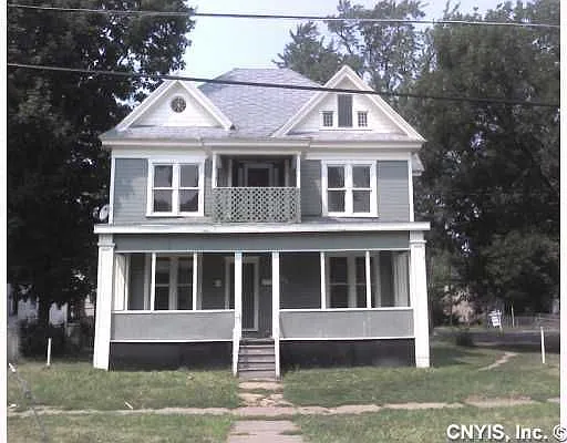 224 Sabine St photo 1