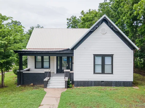 403 E 6th St, Pawhuska, OK 74056