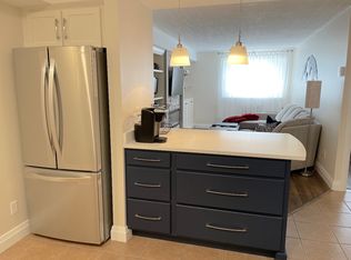 360 Tecumseh Rd W Unit 102, Windsor, ON N8X 4T7