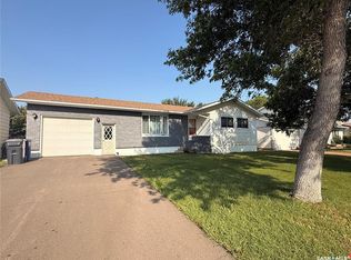 595 9th St W, Shaunavon, SK S0N2M0
