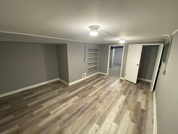 2nd image of 915 W 123rd St