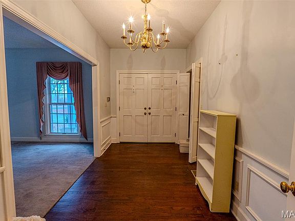 5th image of 816 Laurel Dr