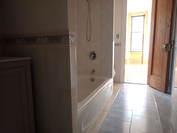 5th image of 206 Jefferson Ave #3