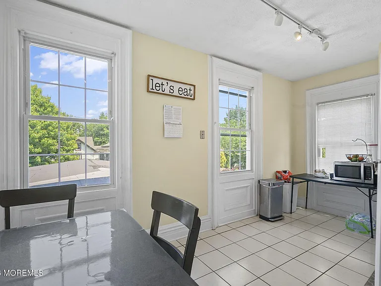 103 Main St #UPSTAIRS — Photo 17