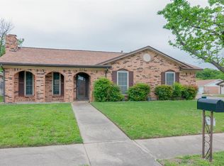 900 Shell Ct, Bedford, TX 76022