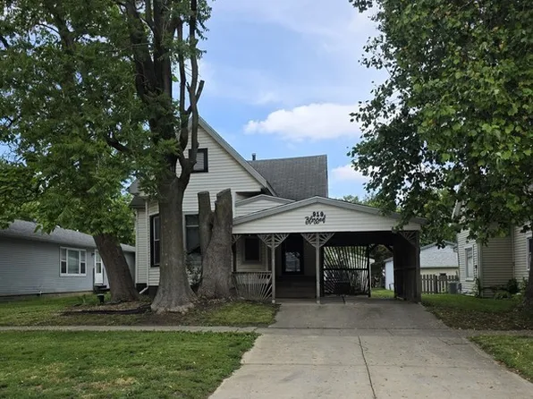 919 E Johnson St, Clinton, IL 61727