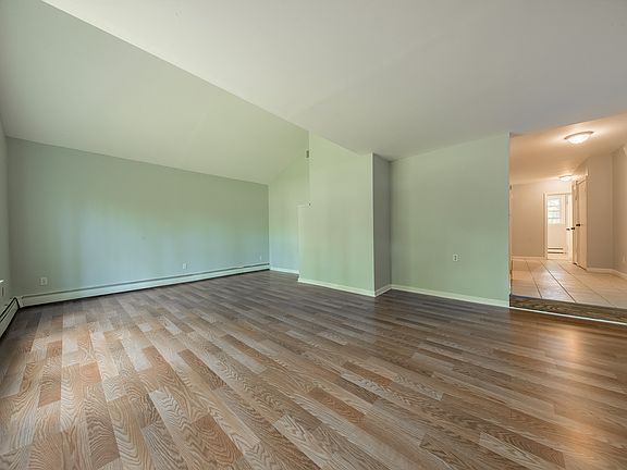 4th image of 5 Ackerman Ave