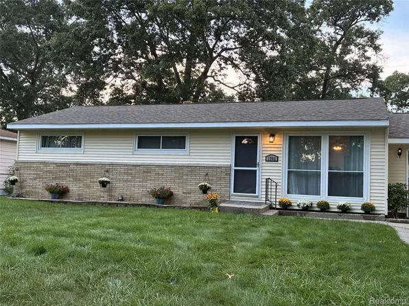 1702 Leif Ave, Muskegon, MI 49441
