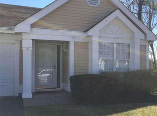 81 Glen Dr, Ridge, NY 11961