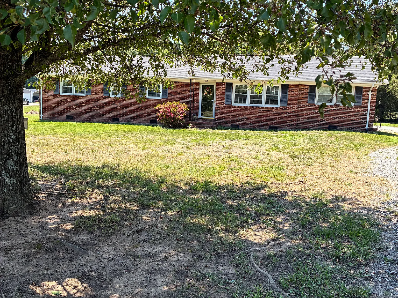 3 bed, 2.5 bath, 1700 sqft, $1,000 — Photo 1