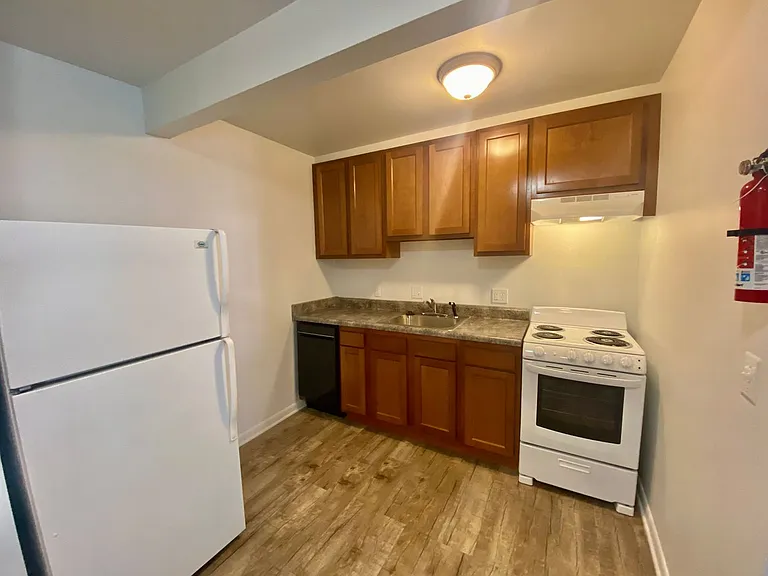 504 Saint Johns St — Photo 27