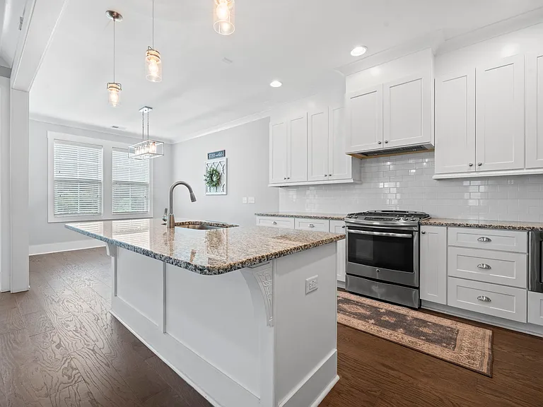 414 Hamlet Cir — Photo 13