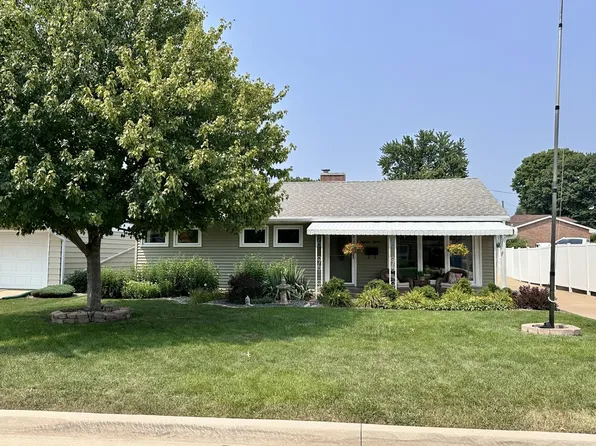 1815 13th St, Peru, IL 61354