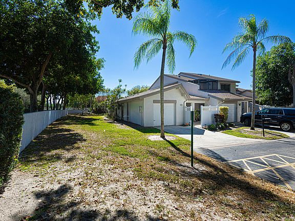 2nd image of 6670 Canary Palm Circle