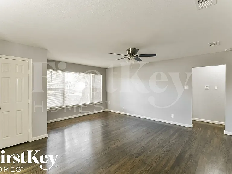 2502 Costa Mesa Dr — Photo 3