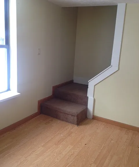 38 N Plains Rd — Photo 3