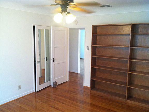 3rd image of 1053 S Crescent Heights Blvd