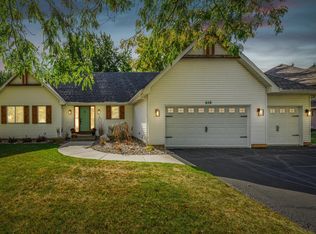 658 McFaddens Trl, Eagan, MN 55123