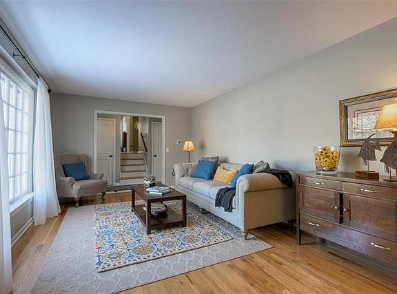 4th image of 6519 W 99th St