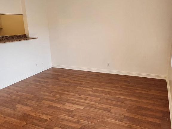 5th image of 915 Coronado Ave APT 17