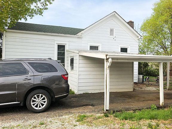 3rd image of 206 E 7th St