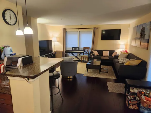 3178 Summit Square Dr APT A1, Oakton, VA 22124