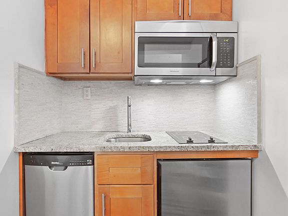 4th image of 25 Tudor City Pl APT 917