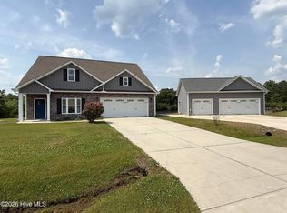 415 Antioch Lakes Rd, New Bern, NC 28560