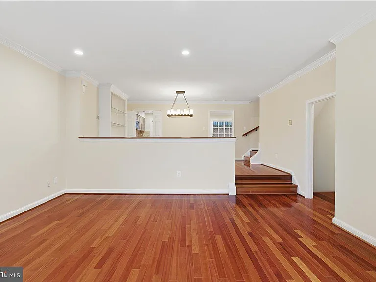 1433 McLean Mews Ct — Photo 8