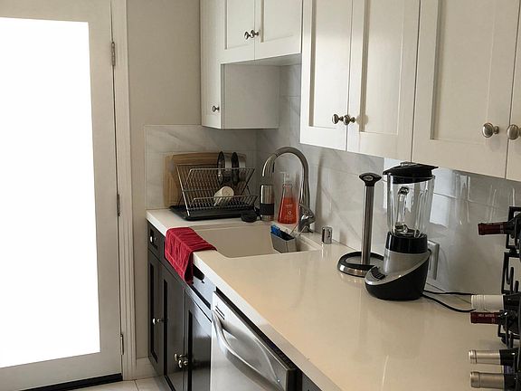 5th image of 1015 N La Jolla Ave