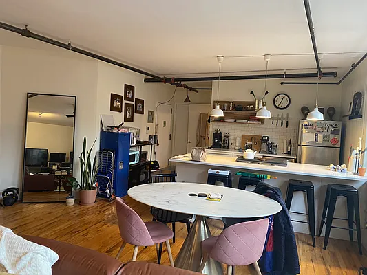 Rented by R New York | media 28