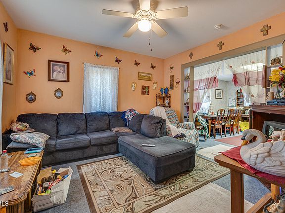 5th image of 1018 Robertson St