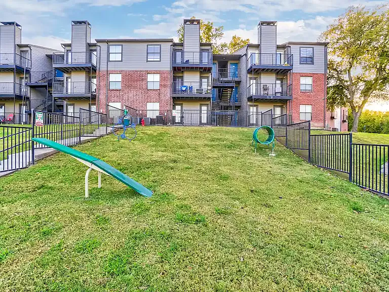 Spring Lake Village Apartments — Photo 12