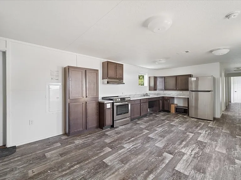 1038 Canopy Ln SW — Photo 3