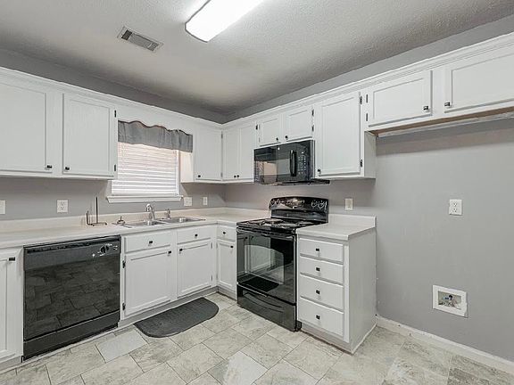 3rd image of 795 Woodard Dr