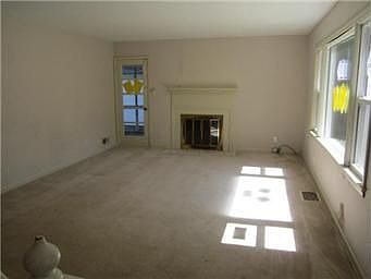 4th image of 824 Hillside Ave